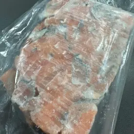 Обрезь лосося на коже